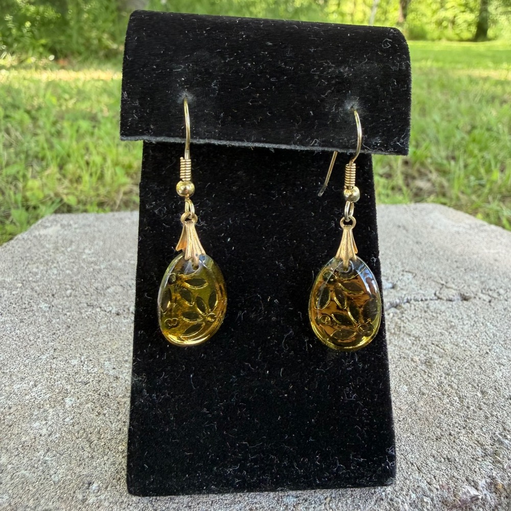 Vintage Olive Amber Lucite Tear Drop Earrings Gold Tone Rhinestone Backing Boho - Picture 3 of 8